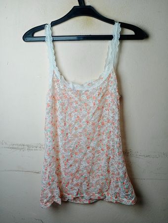 Spitzen-Top mit Blumenmuster