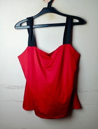 Rot-schwarzes Tanktop