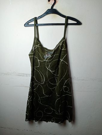 GABRIELLA BENETTI Olivgrünes Kleid mit abstraktem Print und Spaghettiträgern