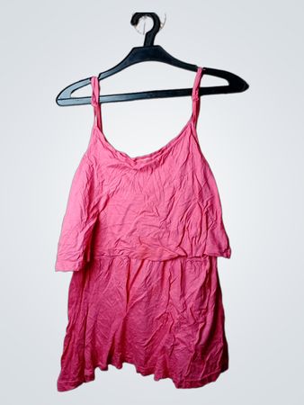 Rosa gestuftes Kleid mit Spaghettiträgern