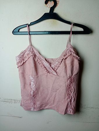 Rosafarbener Spitzenbesatz-Cami