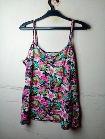 Top mit Blumenmuster und Spaghetti-Trägern