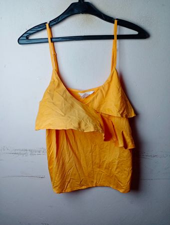 Gelbes Rüschen-Camisole