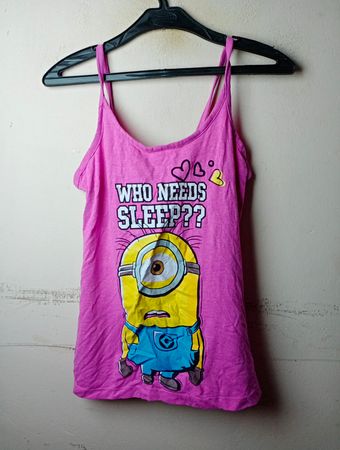 Ich — Minions aus Ich — Einfach unverbesserlich „Wer braucht schon Schlaf??“ pinkes Tanktop
