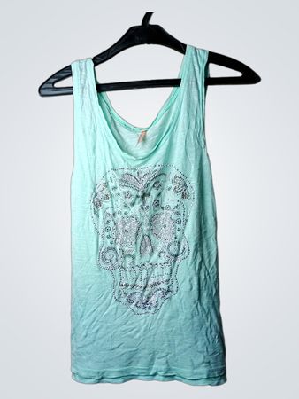 Mintgrünes Tanktop mit Totenkopf-Motiv aus Strasssteinchen