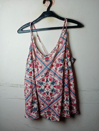 Damen-Top mit Blumenmuster und Spaghettiträgern