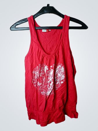 GATE rotes Tanktop mit Herzgrafik