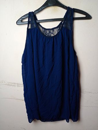 Navyblaues Tanktop mit Spitzenbesatz