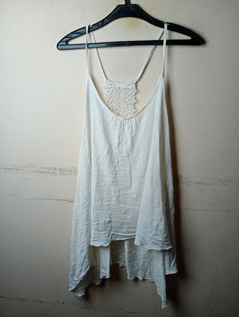 LASCANA Weißes Spitzentop mit offenem Rücken
