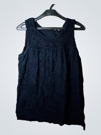 Schwarzes ärmelloses Top mit Spitzenbesatz