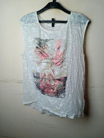 Colours of the World White Graphic Tank Top