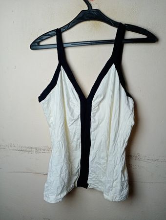 Weißes und schwarzes Tanktop