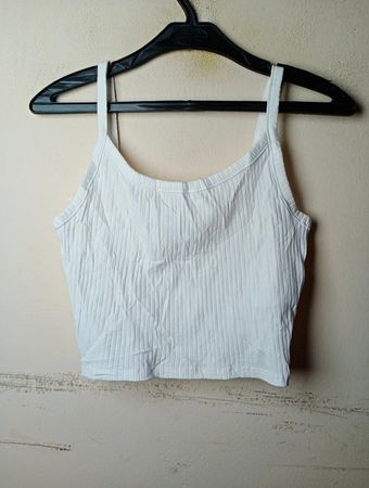 Weißes geripptes Spaghettiträger-Crop-Top