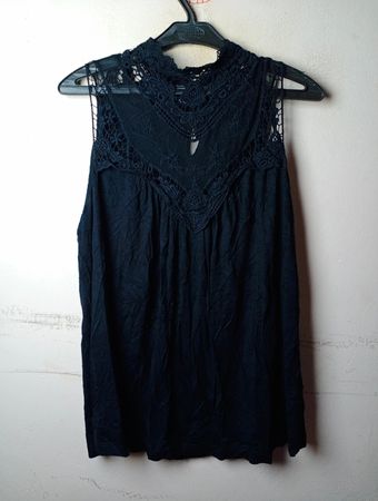 BODYFLIRT Damen schwarzes Spitzen-Oberteil mit Neckholder und ärmellos