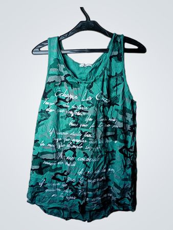 Grünes Tarnmuster-Trägertop mit Textdruck