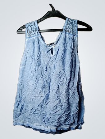 Janina Damen Top mit blauer Spitzenverzierung