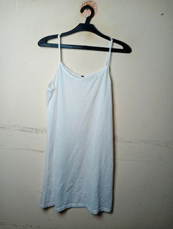 Weiße Spaghettiträger-Camisole