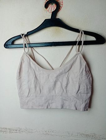 Geripptes Cropped-Top mit Riemchen am Rücken