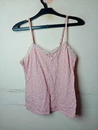 Rosa Spitzen-Camisole mit Pünktchenmuster und Spitzenbesatz