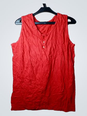 Rotes Trägershirt