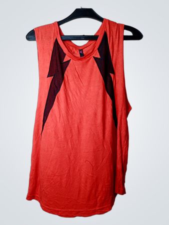 YA rotes Tanktop mit schwarzen Mesh-Einsätzen und Blitzmuster