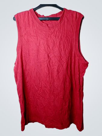 Rotes ärmelloses Tanktop