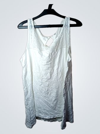Weißes Tanktop mit Spitzenbesatz