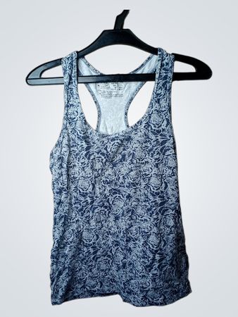 Blaues floral gemustertes Racerback-Top