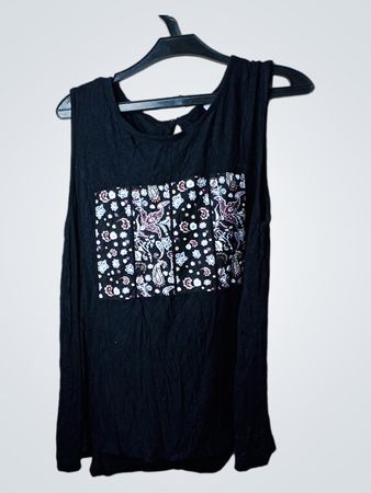 INFINITY Woman schwarzes ärmelloses Top mit Paisley-Print-Einsatz