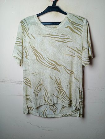 T-Shirt mit abstraktem Druck