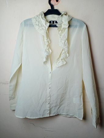 BIKBOK Damen Creme Spitzenvolant-Bluse