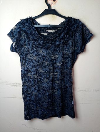 Schwarzes Spitzenoberteil mit Paisley-Muster
