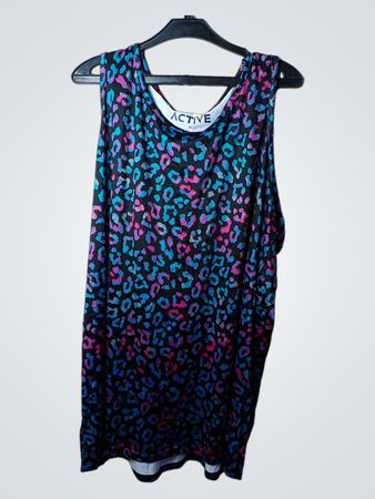 Aktives Top mit Leopardenmuster