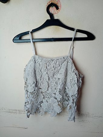 Graues Spitzen-Crop-Top mit Reißverschluss