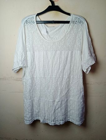 Weißes Spitzen-T-Shirt