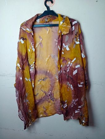 Kragenhemd mit Batikmuster