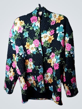 Schwarze Jacke mit floralem Print