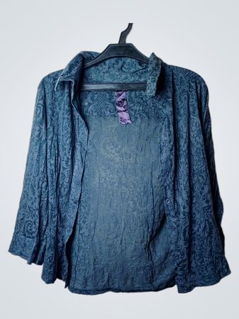 Blau gemustertes Hemd mit Knopfleiste