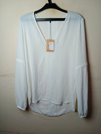ZARA Weiße V-Ausschnitt-Bluse