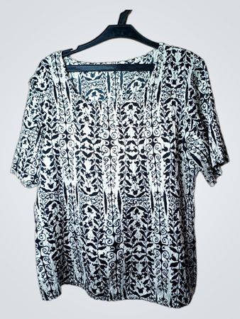 Bluse mit schwarz-weißem Muster