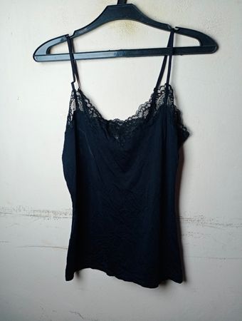 Spitzenbesatz-Camisole in Schwarz