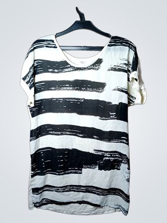 Schwarz-weiß gestreiftes T-Shirt