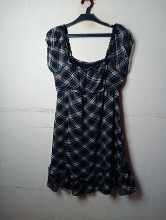 Schwarz-weiß kariertes Kleid