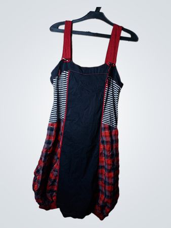 Schwarz-rotes kariertes Kleid