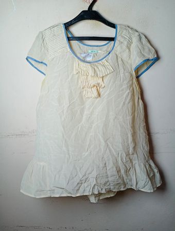 KIMCHI BLUE Damen Creme Rüschiges Kurzarm-Oberteil