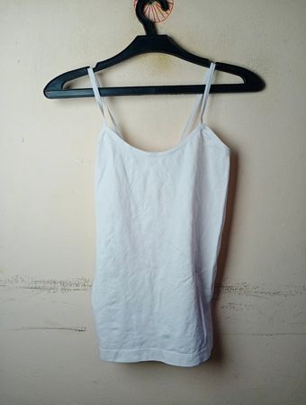Weiße Träger-Spaghetti-Camisole