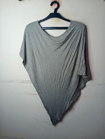 Graue asymmetrische Tunika-Bluse