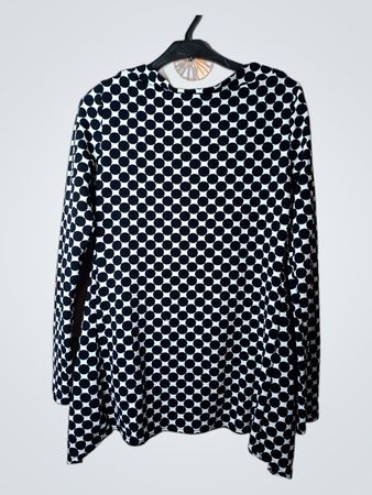 Schwarz-weißes gepunktetes Langarmshirt