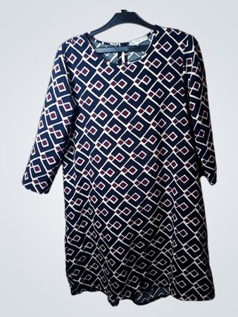 SusyMix Damen Kleid mit marineblauem geometrischem Muster