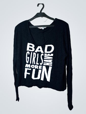 Stradivarius Schwarzes Langarm-T-Shirt mit „Bad Girls Have More Fun“-Grafik